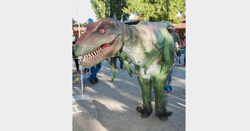 Kinder-Dinosaurierfest in der Seebarner Kastanienallee zugunsten der FF Seebarn am 3. August 2024